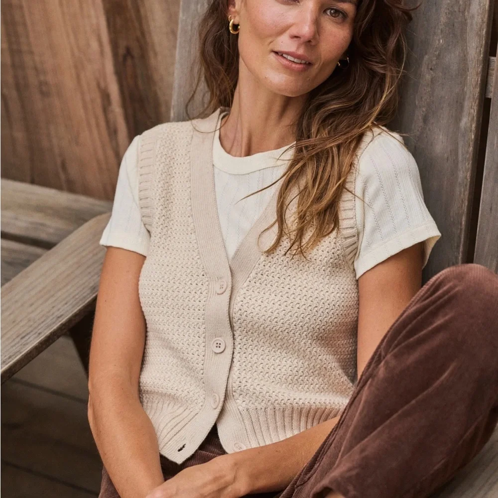 Marine Layer Robin Sweater Vest in Seashell, size Small - Picture 3 of 8